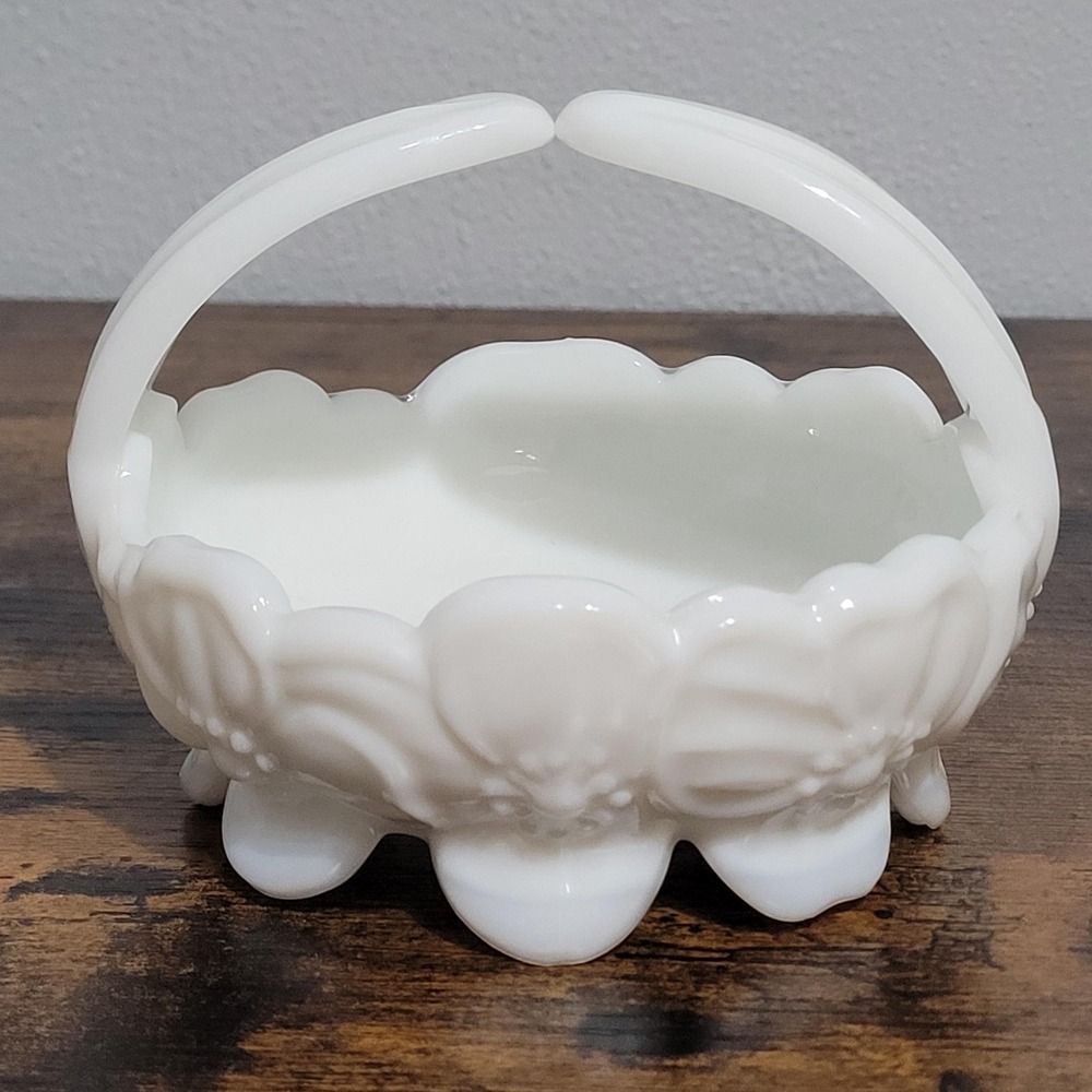 Vtg Westmoreland Milk Glass Pansy‎ Dogwood Split Handle Basket Bowl Candy Dish